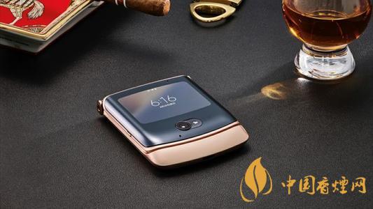 摩托羅拉折疊手機價格-5G折疊屏手機Razr5G售價多少?