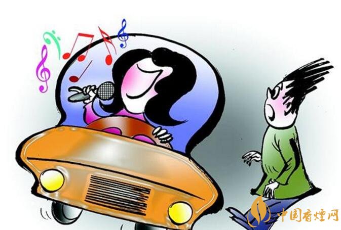 開車抽煙扣分嗎，2018年開車抽煙如何處罰