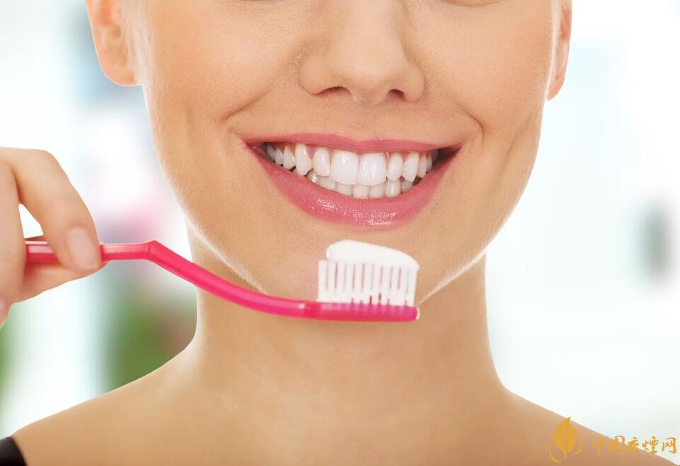 抽煙牙齒黃怎么變白，快速去除煙漬小妙招