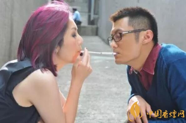 香煙夾耳朵上是怎么來(lái)的，耳夾煙是男人的專(zhuān)利