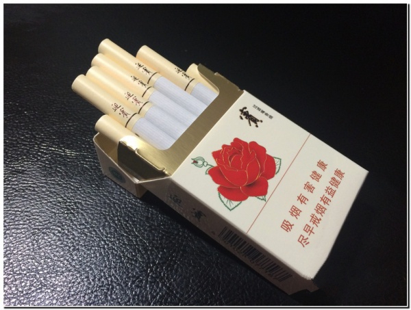 鉆石牌(迎賓)香煙圖片及價(jià)格表 鉆石香煙多少錢(qián)一包（7元）